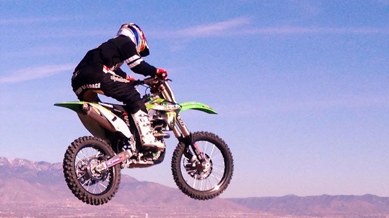 سقوط ممثل أدوار خطيرة في هوليود